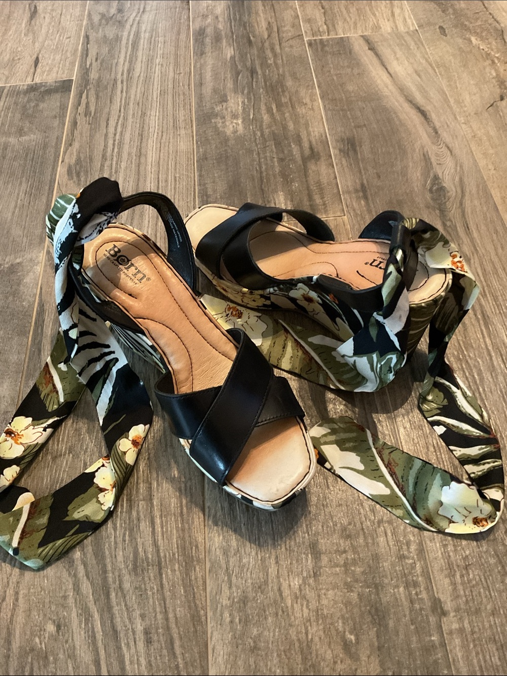 NEW Born Salton Platform Wedge Sandal Black Floral Satin Ankle Strap sz 8 - Picture 5 of 7